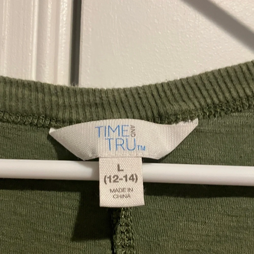 Time and Tru Buttoned Tank Top - Picture 2 of 5